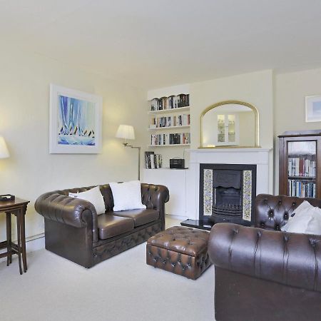 Charming Apartment In Aldeburgh Near The Beach Room photo