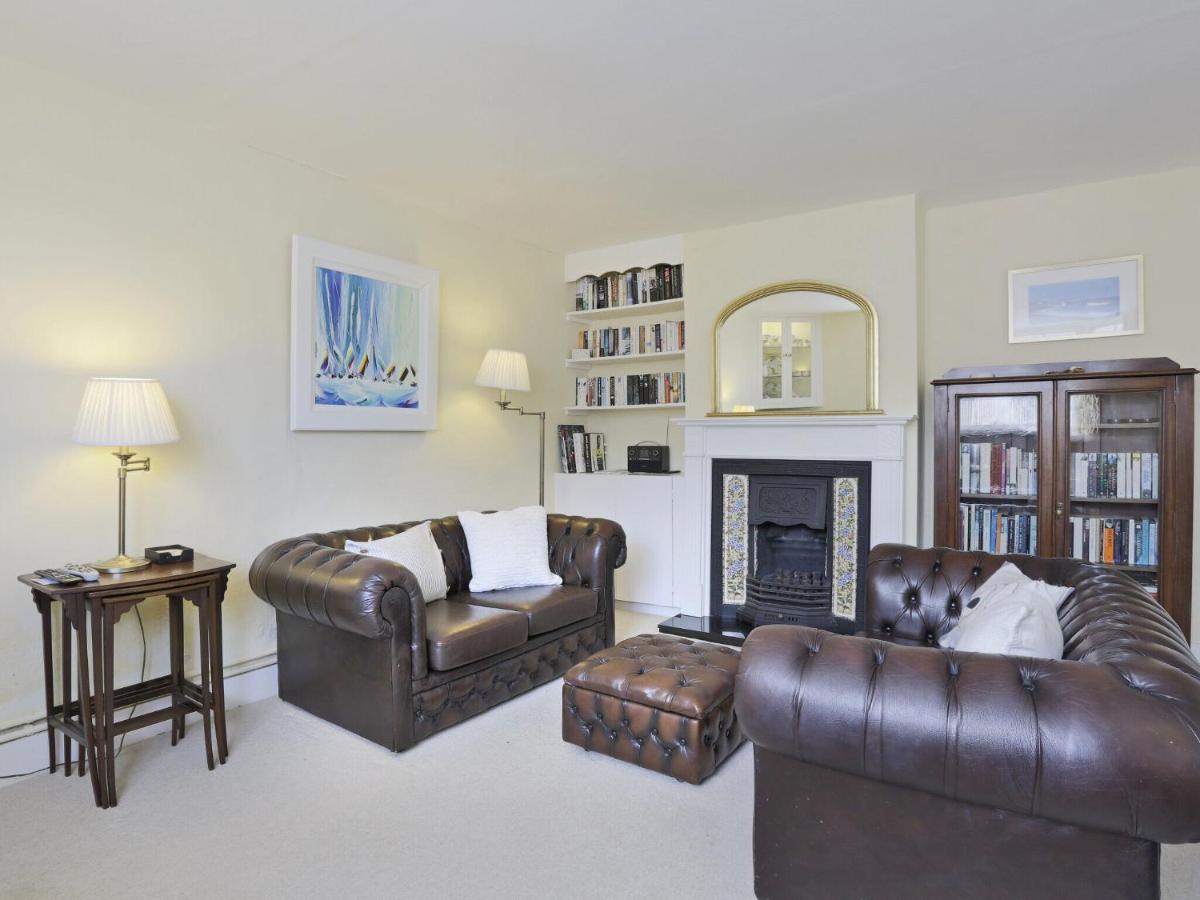 Charming Apartment In Aldeburgh Near The Beach Room photo